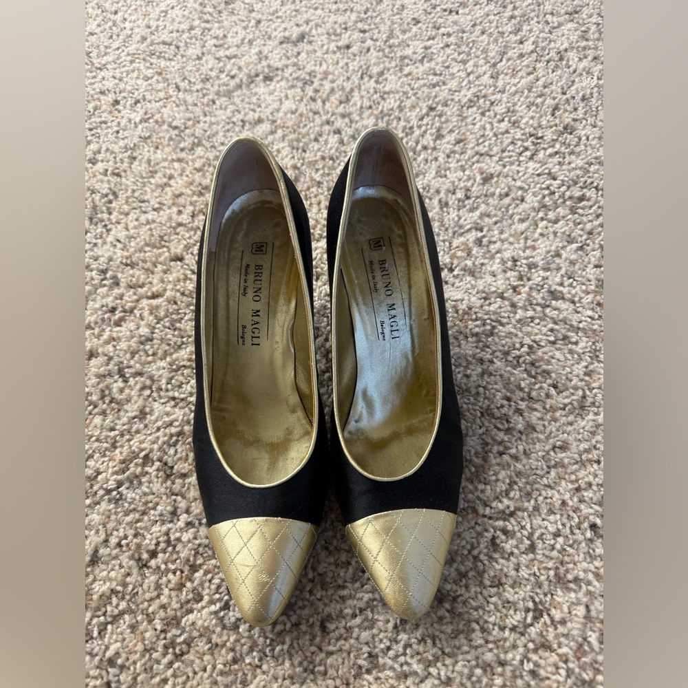 Bruno Magli Vintage Black and Gold Quilted Toe Cap Heels Sz 8 AA